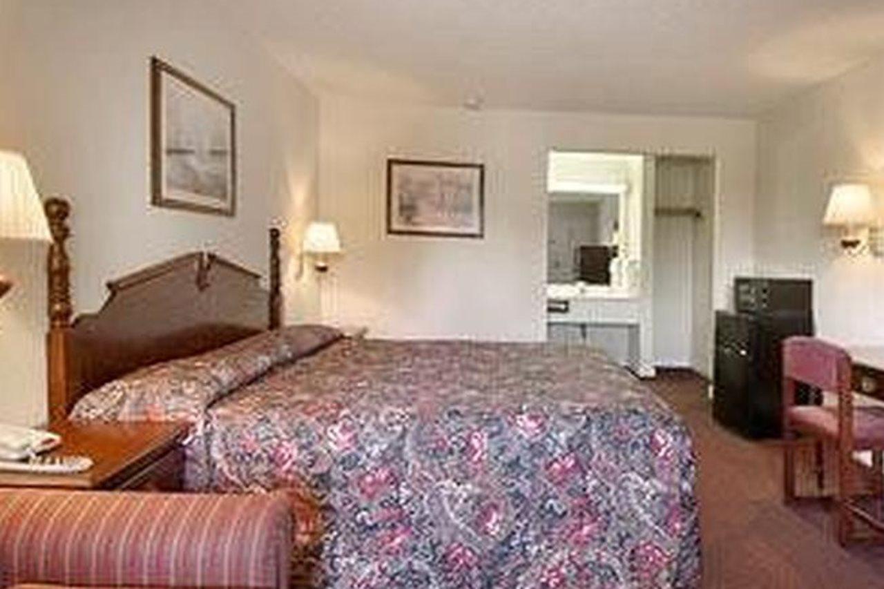 למברטון Rodeway Inn מראה חיצוני תמונה