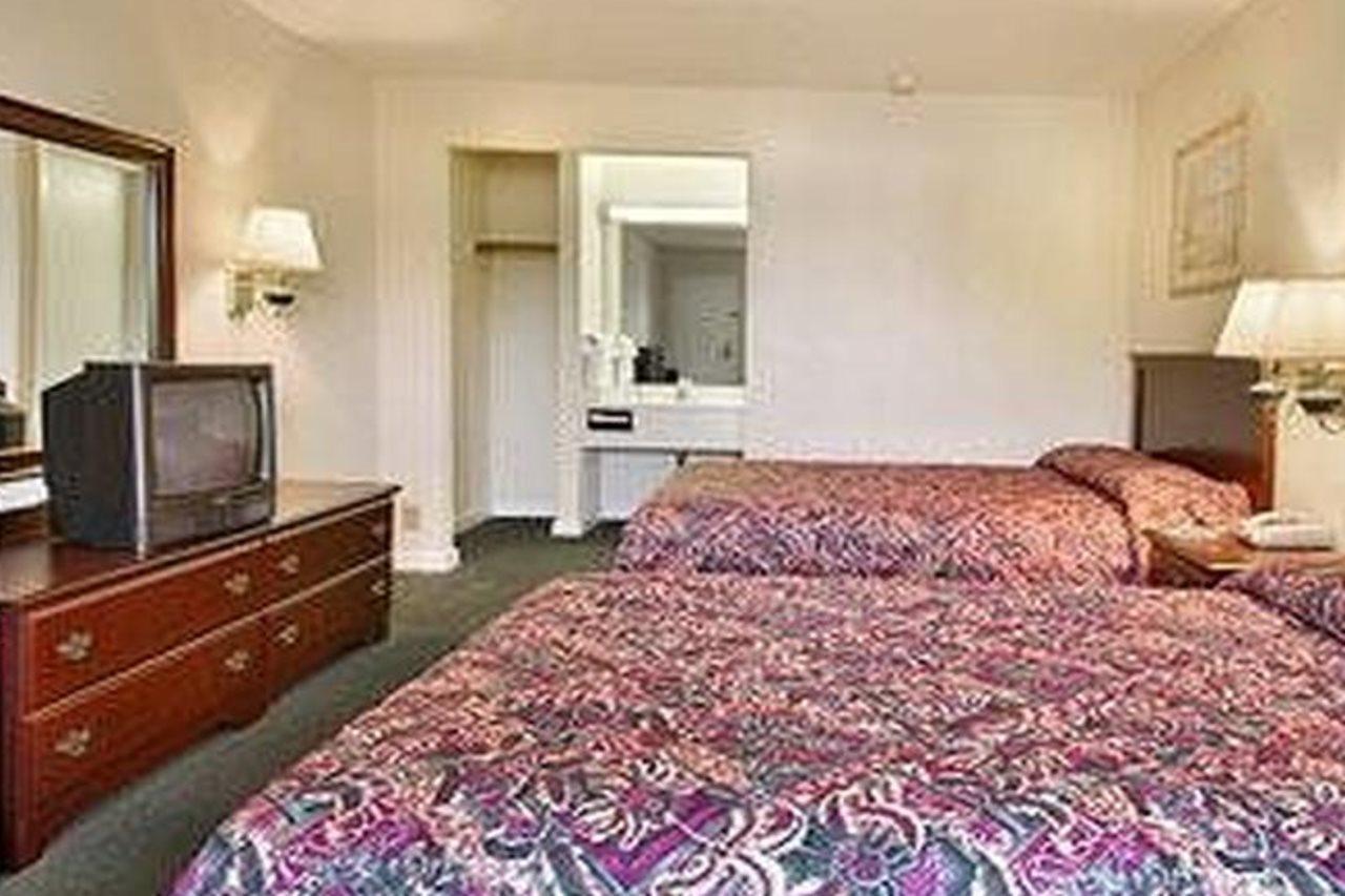 למברטון Rodeway Inn מראה חיצוני תמונה